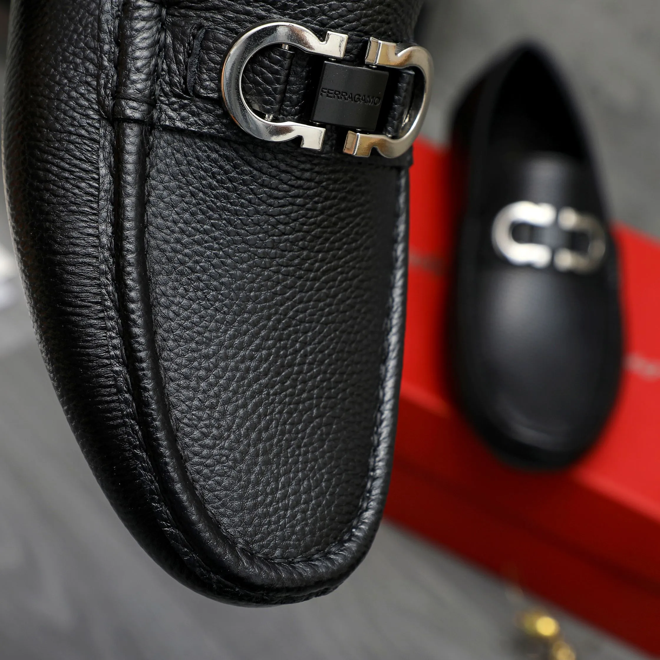 Men's shoes 💰p420 Product trademark: Ferragamo " Ferragamo ] Casual slip-on men's shoes Regular size: 38-44 Product materials: Selected pebbled cowhide upper, sheepskin lining, original rubber outsole